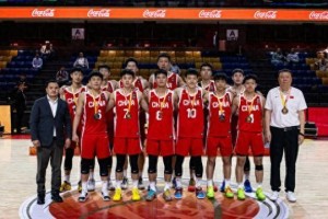 开云体育-两次都输澳大利亚男篮，但中国男篮把“会打硬仗”带回来了